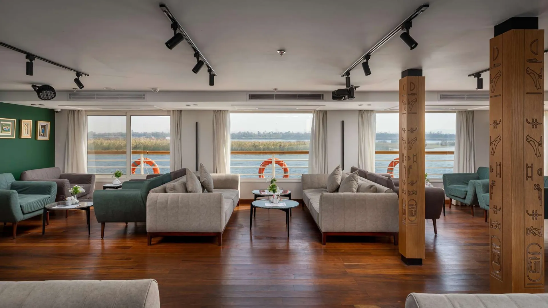 Panoramic lounge