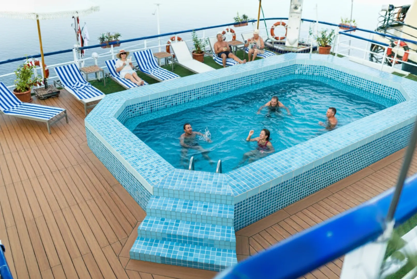 Q Nile Cruise sun deck pool