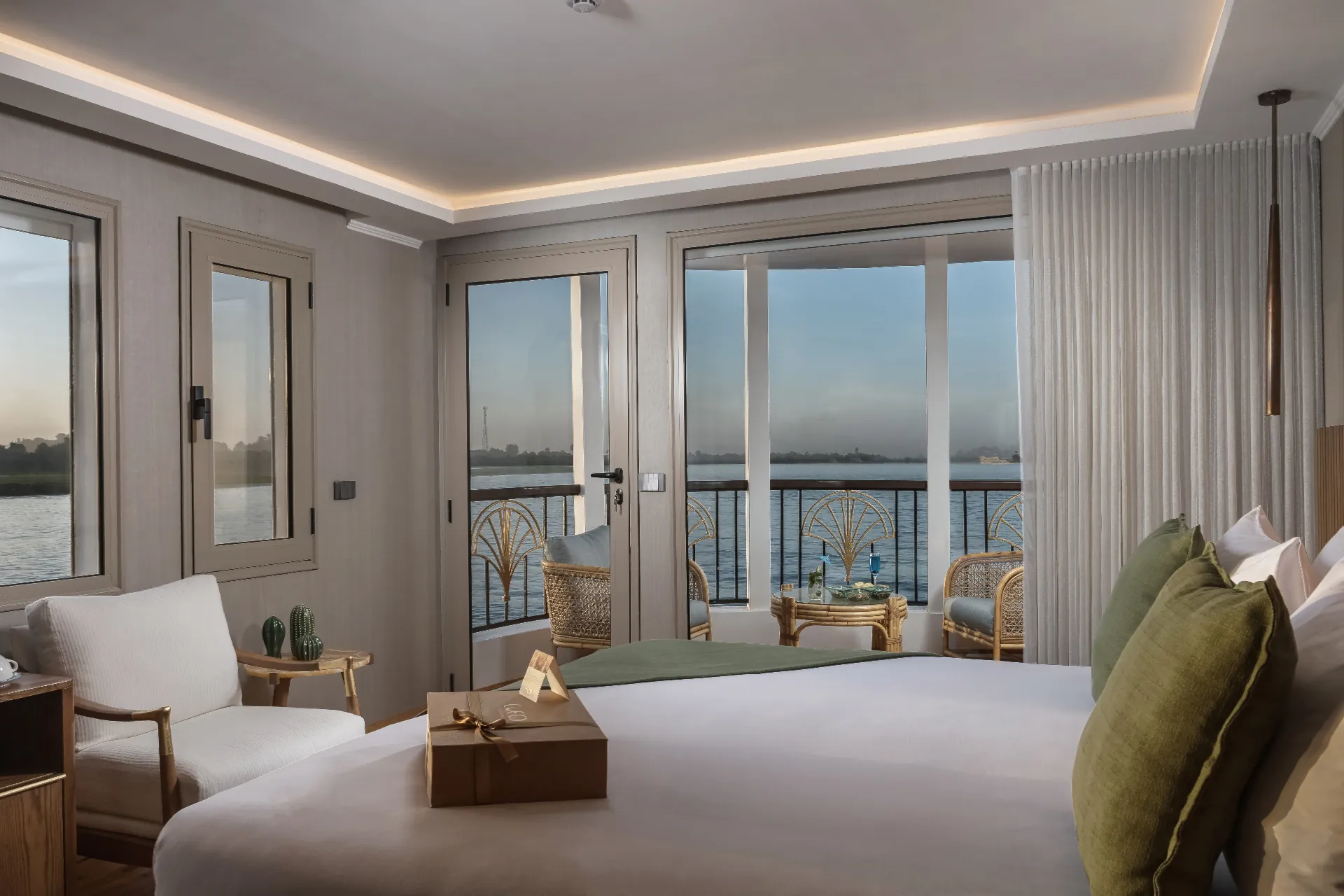 SUITE WITH TERRACE