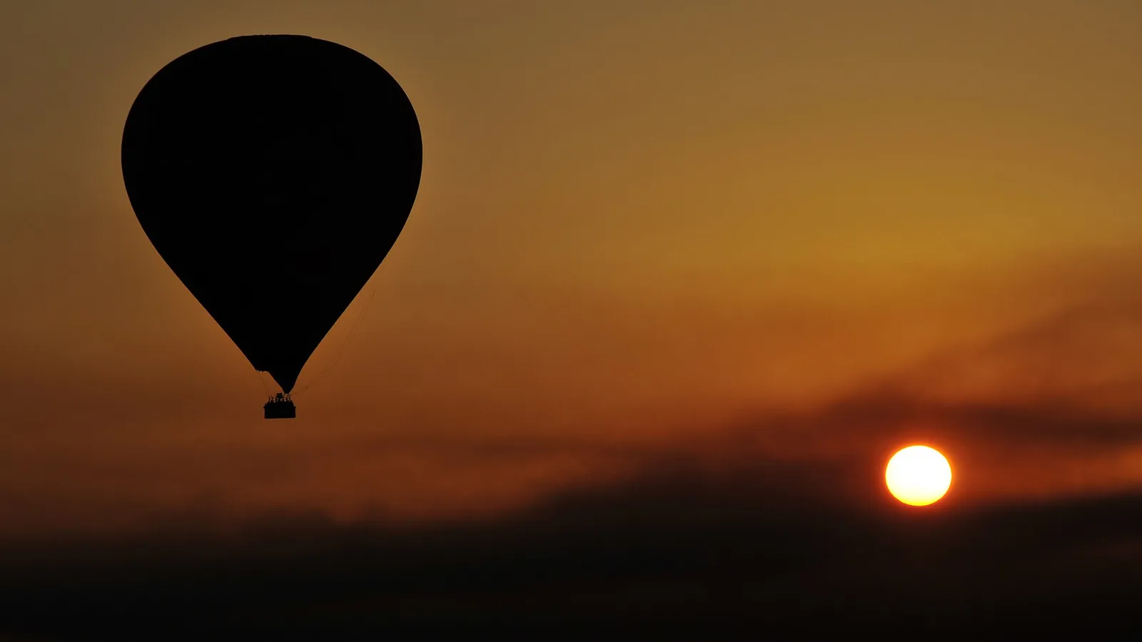 August Weather in Luxor: Heat, Humidity and Eclipse-Day Cloud Odds
